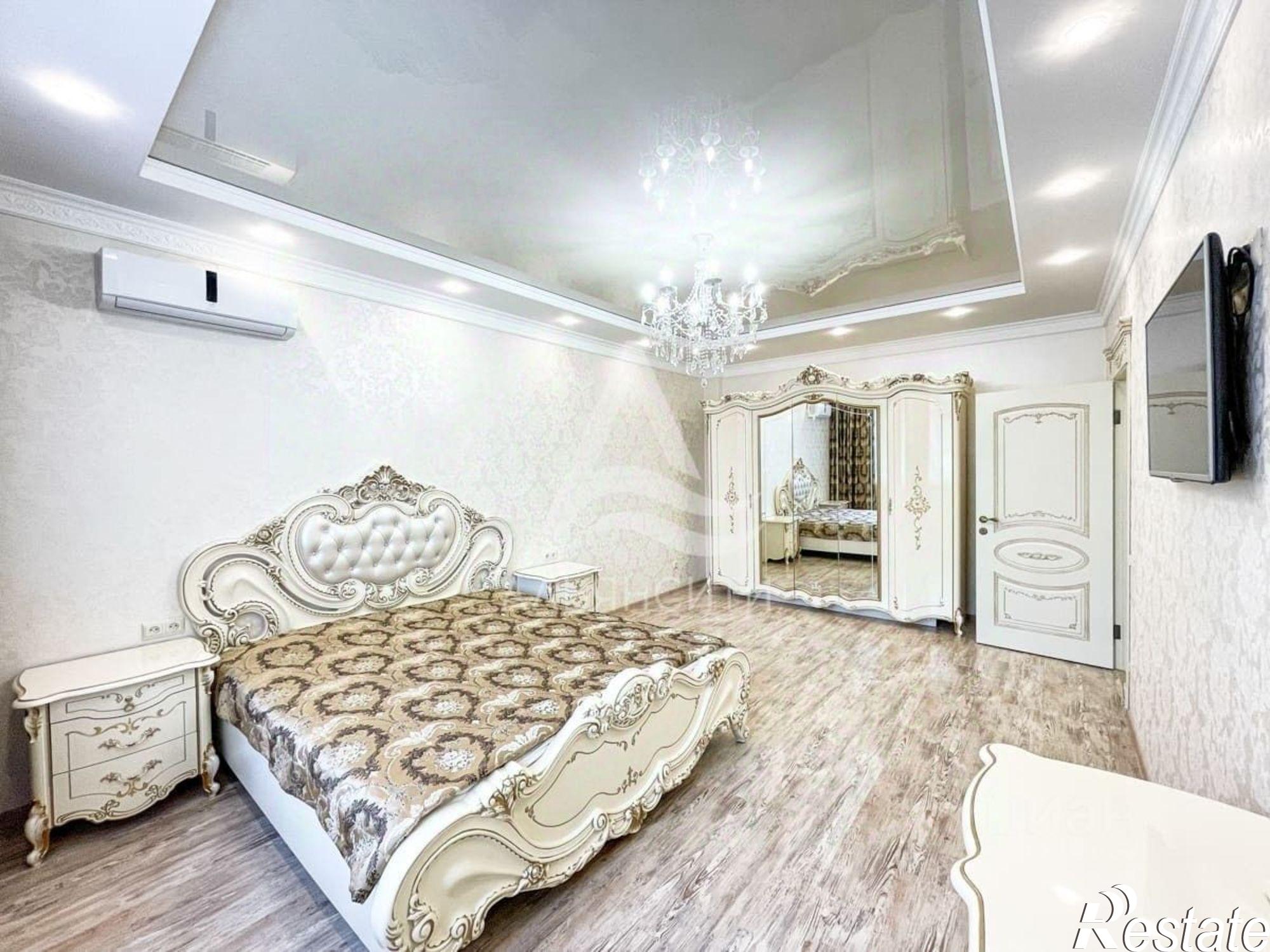 Купить квартиру за 12 800 000 рублей на улица Крылова, 36