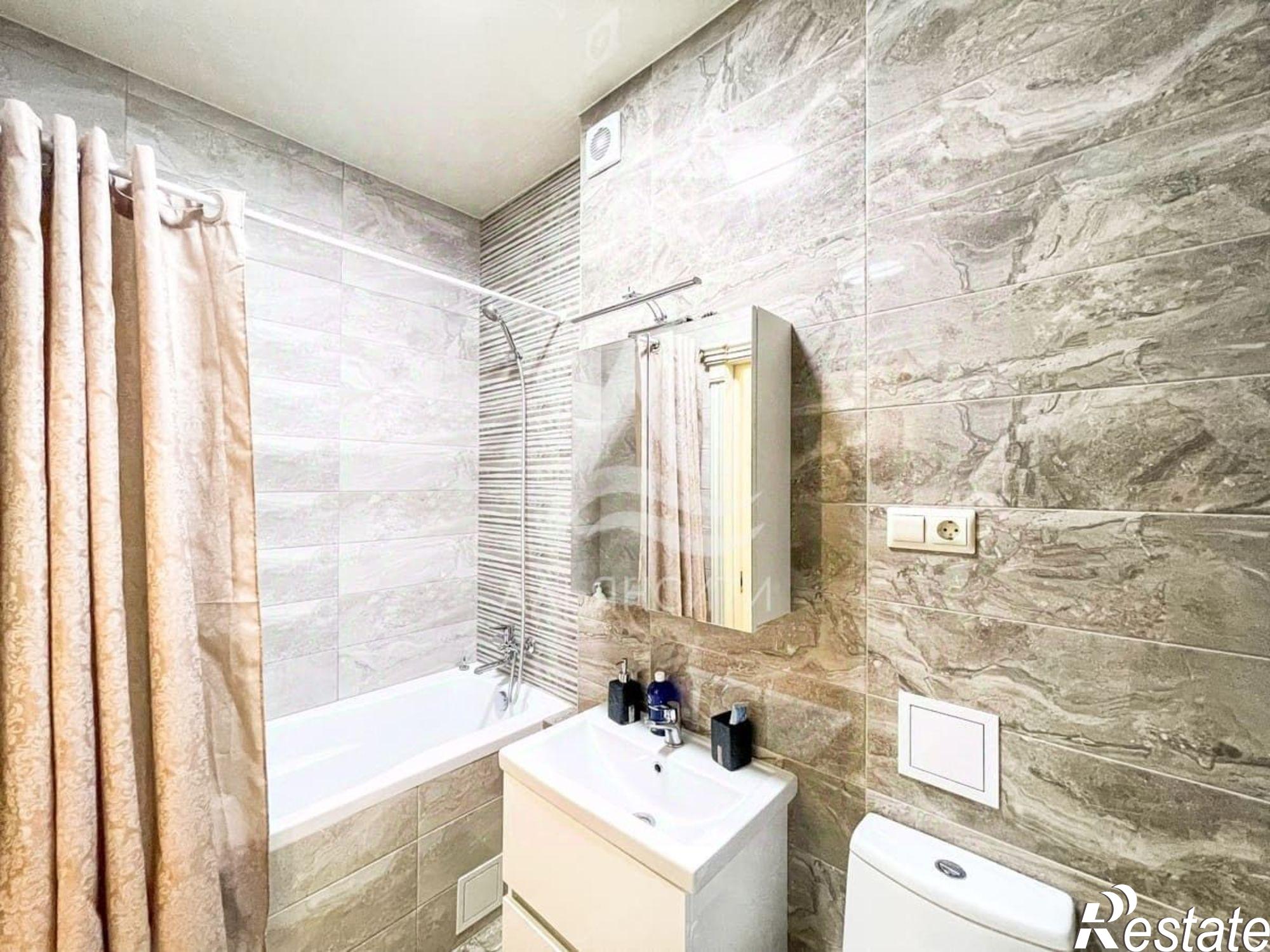 Купить квартиру за 12 800 000 рублей на улица Крылова, 36