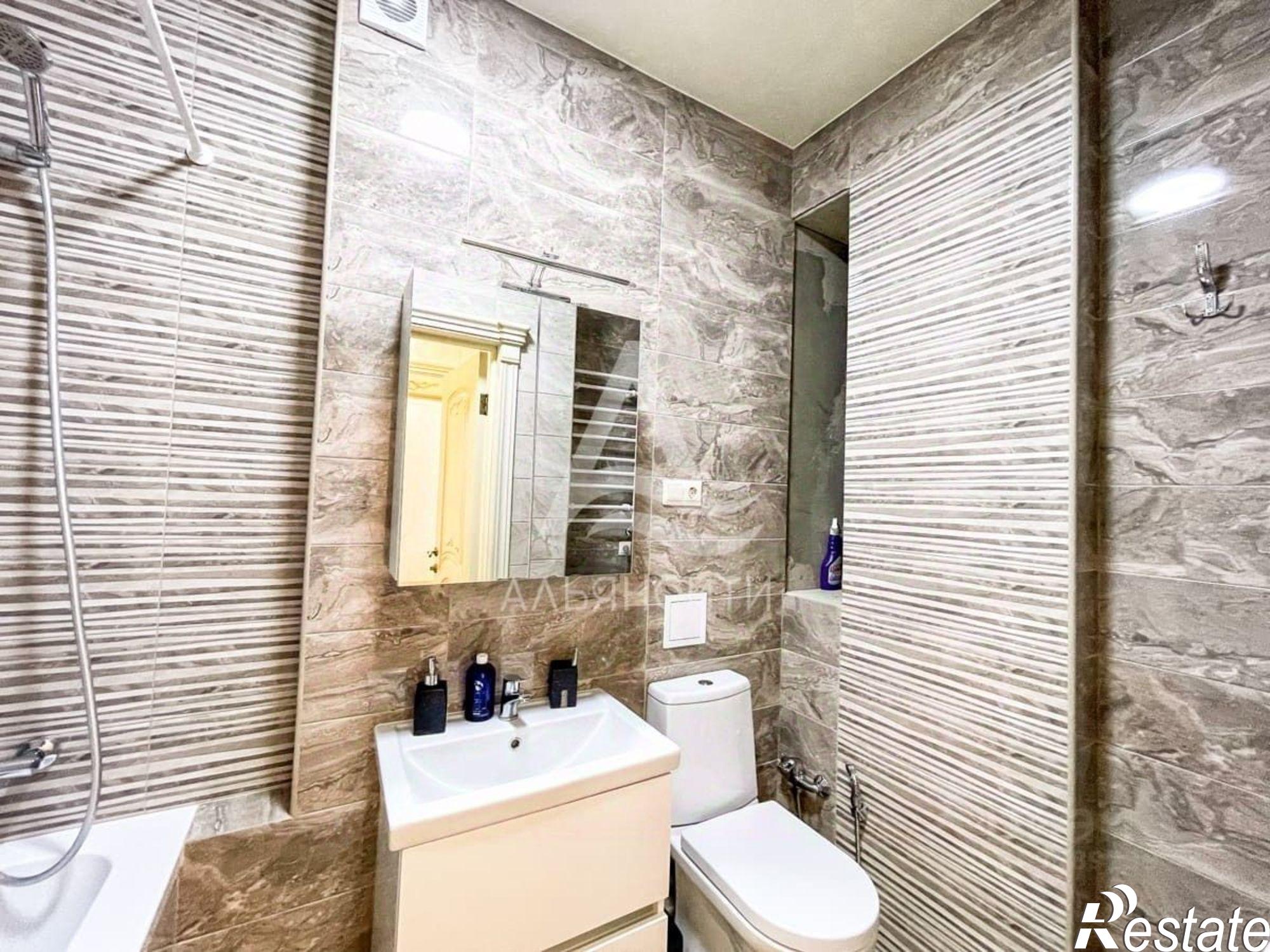 Купить квартиру за 12 800 000 рублей на улица Крылова, 36