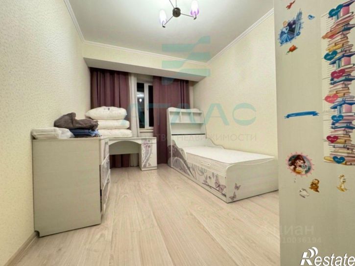 3-комн квартира улица Караманова, 3,  д. 3