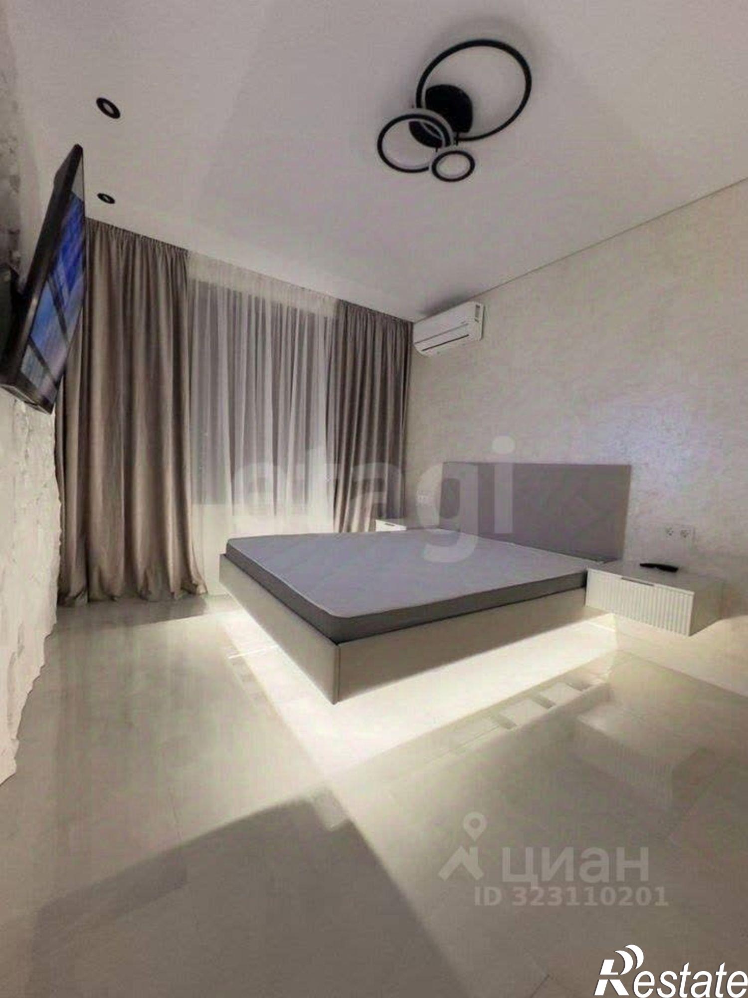 Сдать квартиру за 45 000 рублей на проспект Александра Суворова, 101