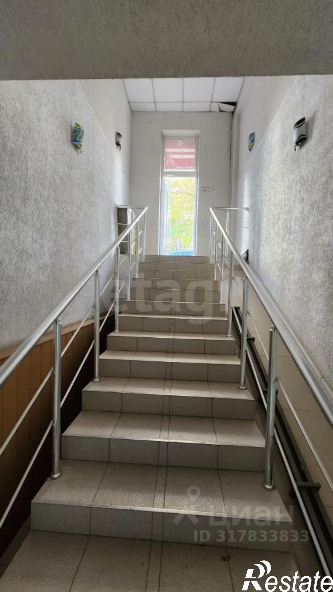 Купить торговое помещение за 15 914 400 рублей на улица Ладыгина, 46