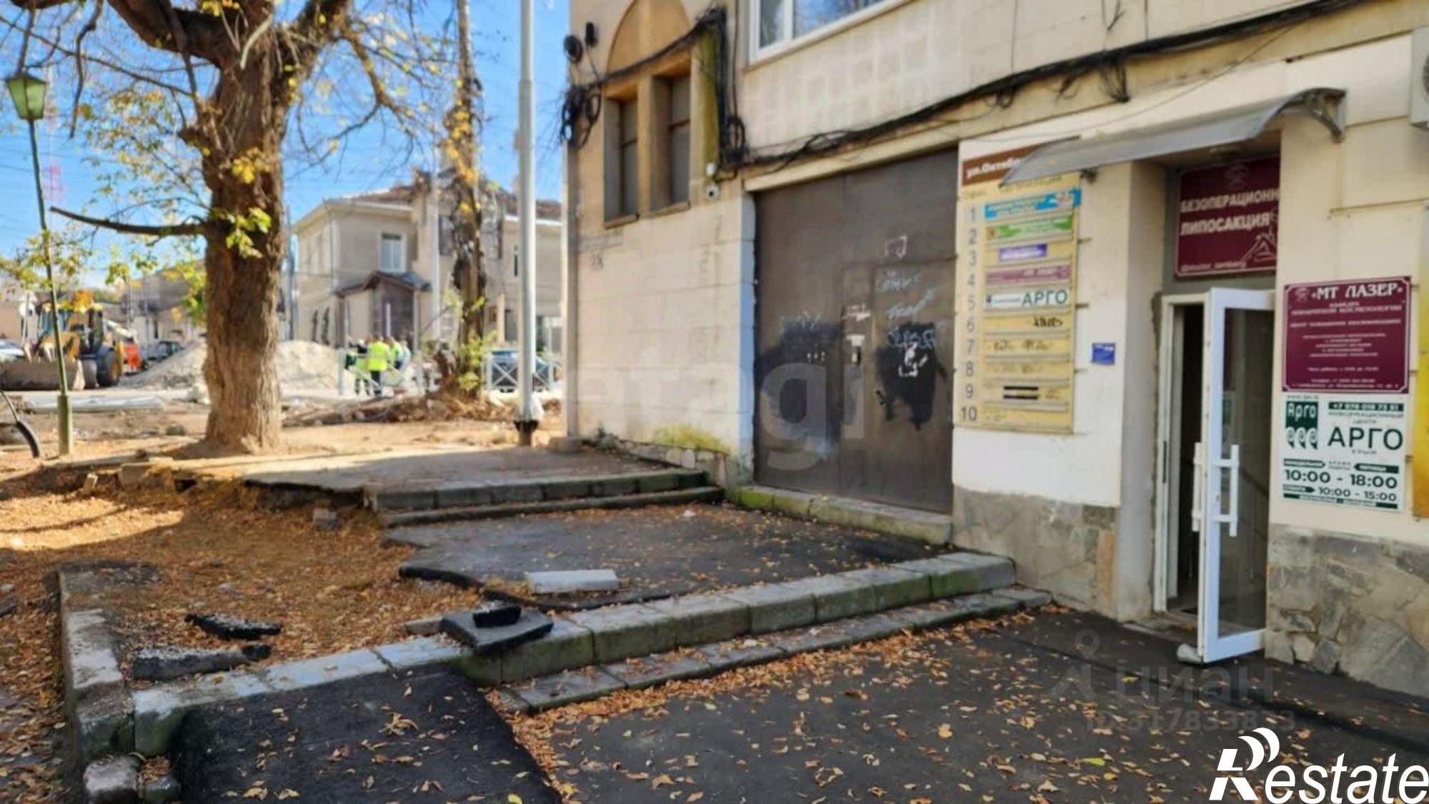 Купить торговое помещение за 15 914 400 рублей на улица Ладыгина, 46