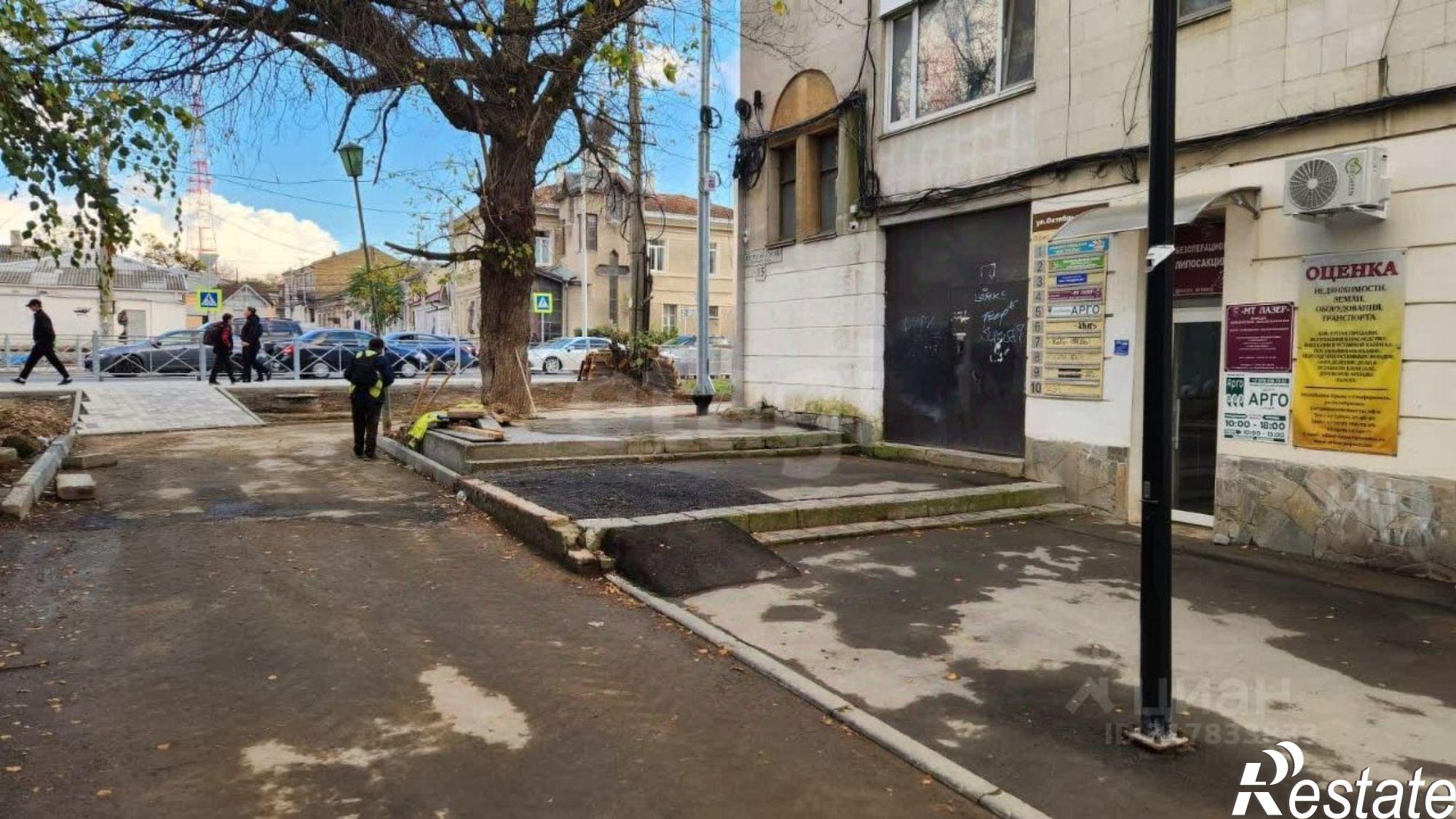 Купить торговое помещение за 15 914 400 рублей на улица Ладыгина, 46