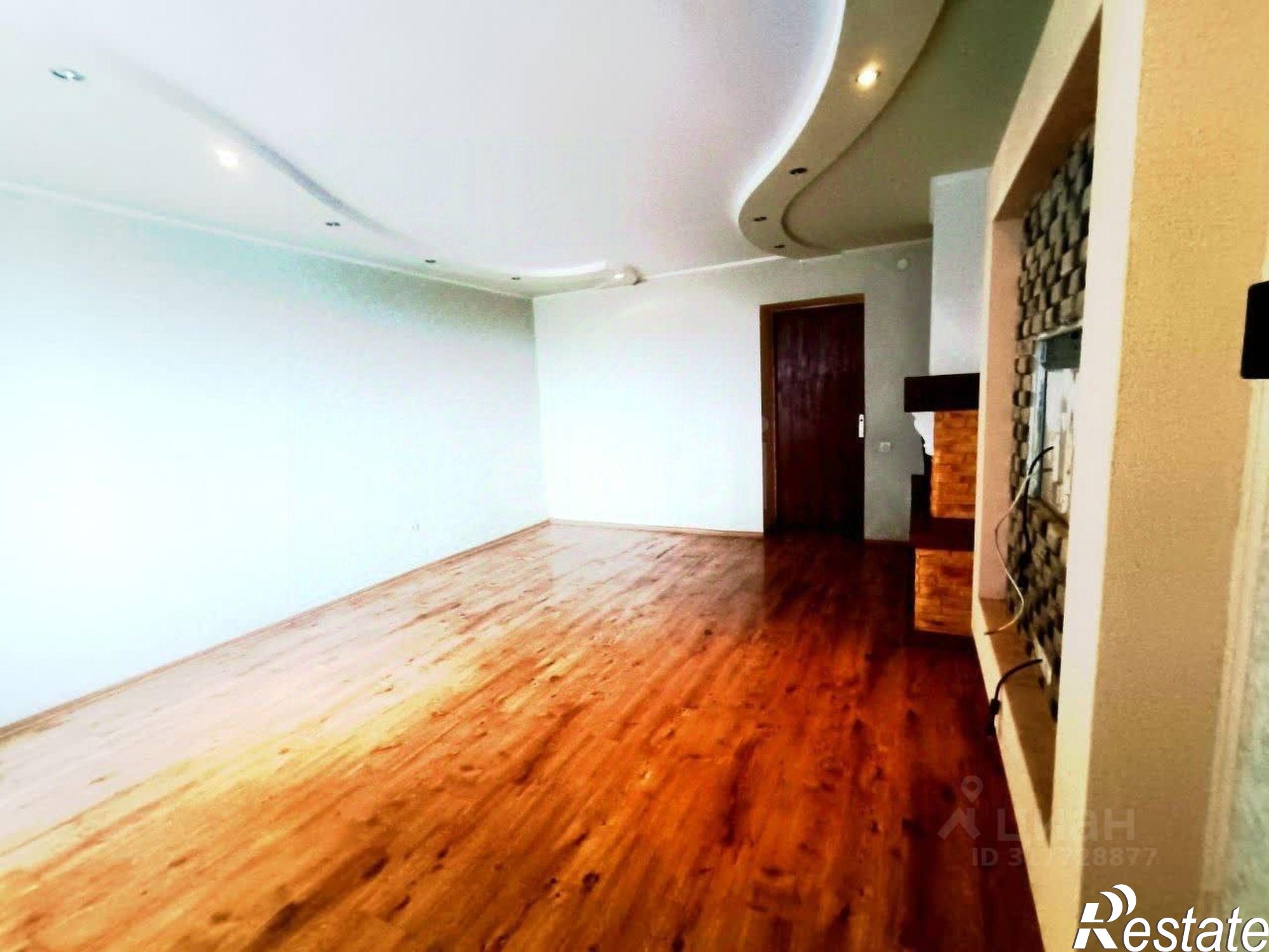 Купить квартиру за 10 000 000 рублей на Залесская улица, 101