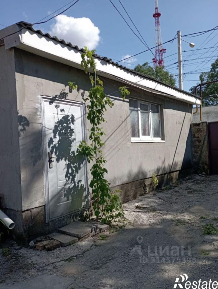 2-комн квартира Фабричный спуск, 8,  д. 8