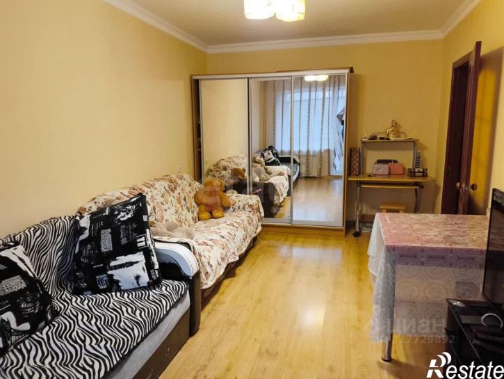 2-комн квартира улица 60 лет Октября, 17,  д. 17