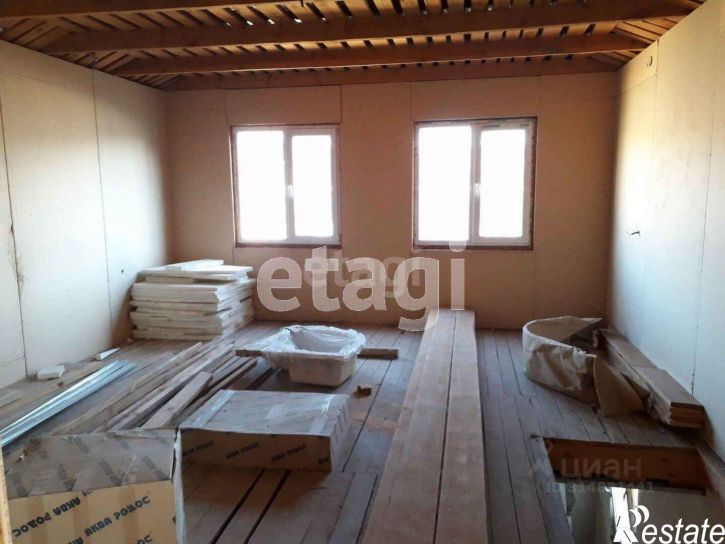 4-комн квартира улица 8 Марта, 83,  д. 83