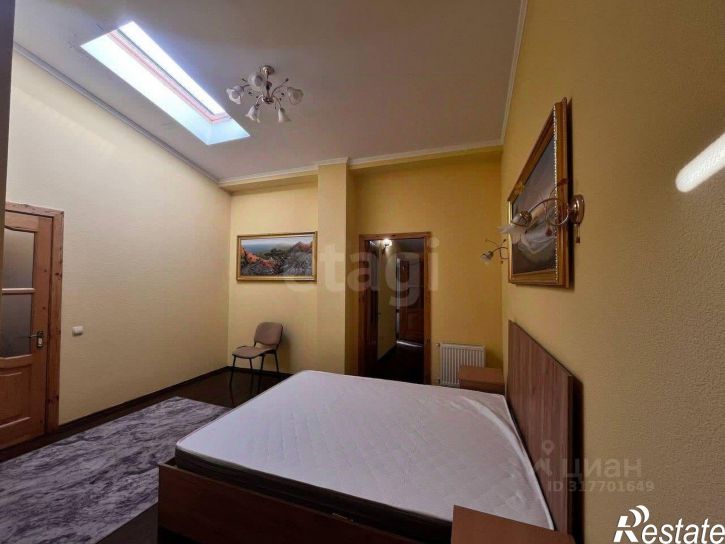 3-комн квартира улица Будённого, 33Б,  д. 33Б