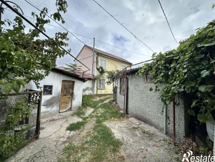 2-комн квартира улица Крылова, 128/28,  д. 128/28