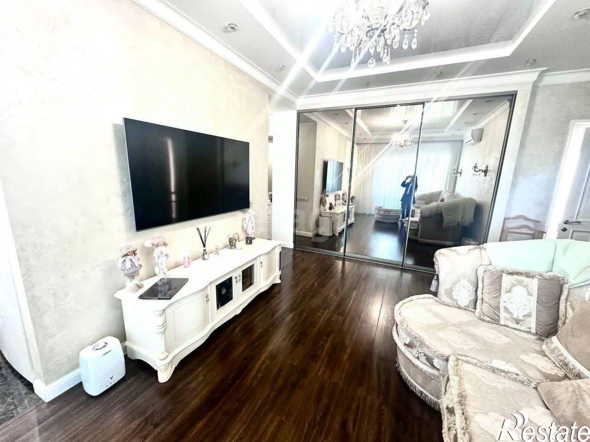 Купить квартиру за 17 700 000 рублей на улица Крылова, 128/28