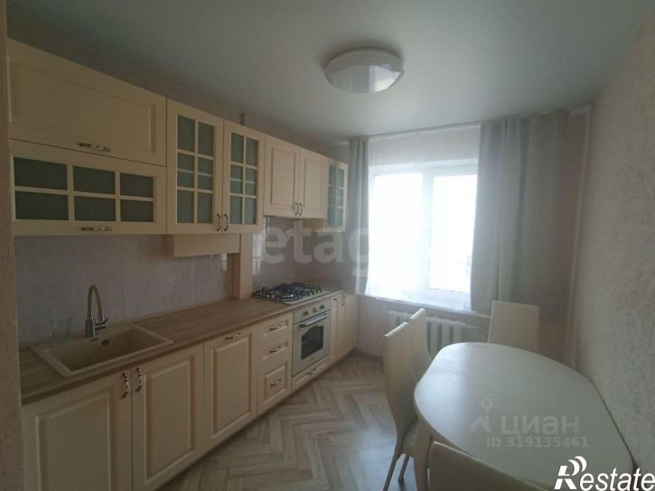 3-комн квартира улица 60 лет Октября, 17,  д. 17