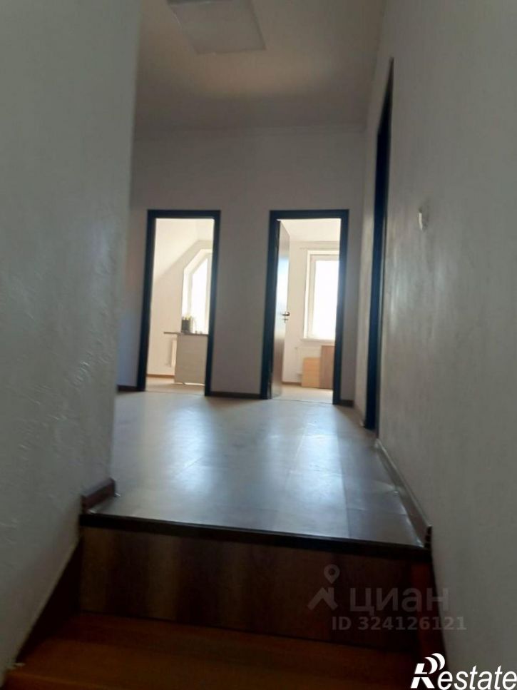 6-комн квартира Большевистская улица, 28/9,  д. 28/9