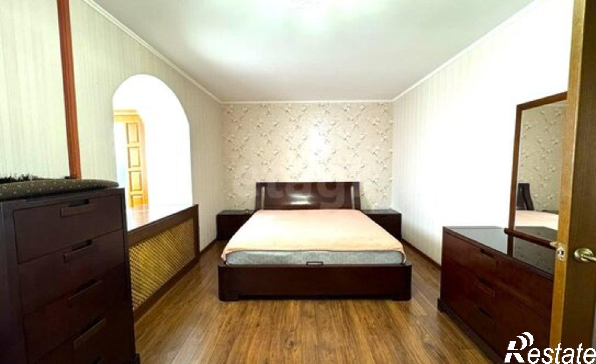 Купить квартиру за 12 000 000 рублей на ул Ростовская, 4