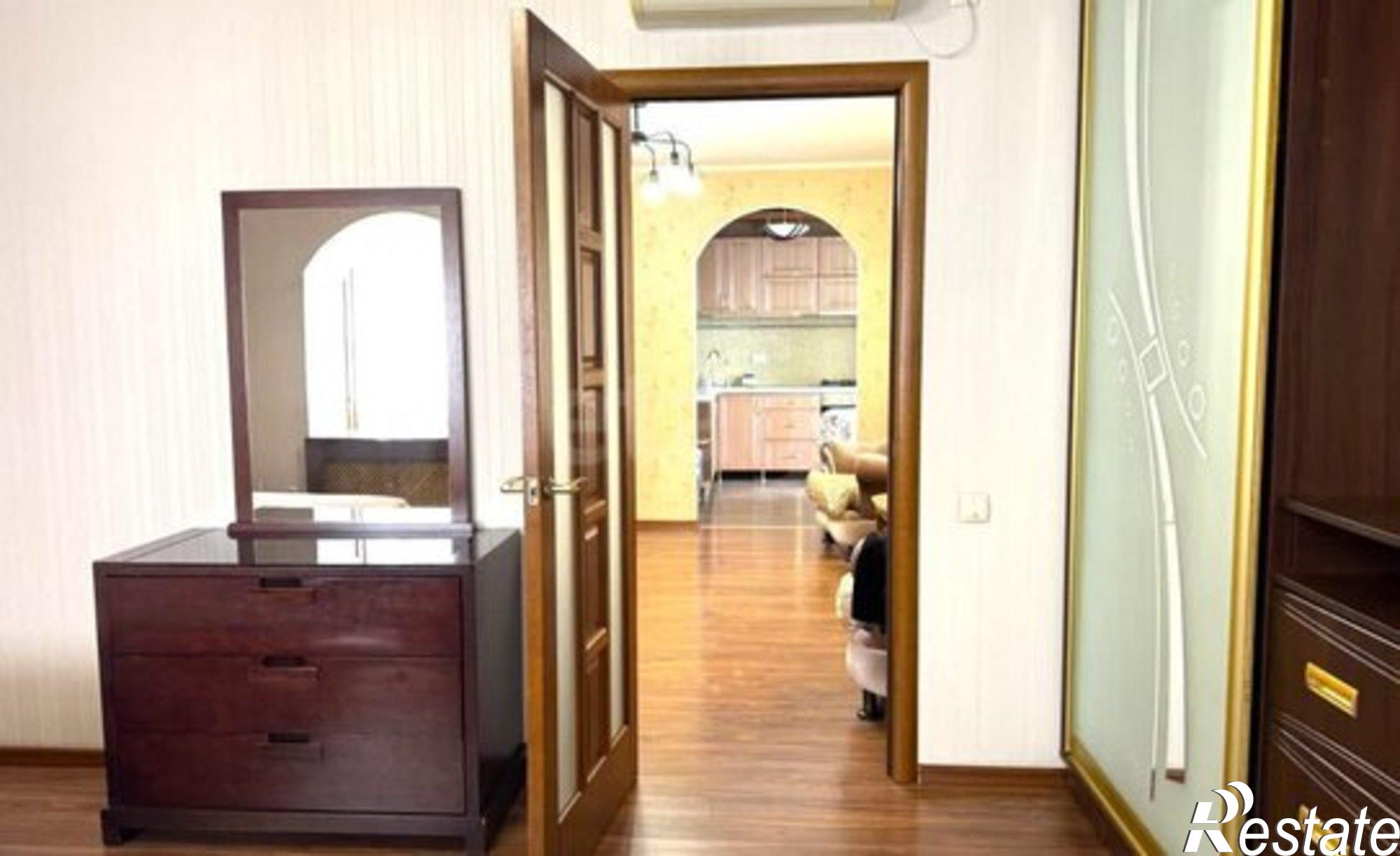 Купить квартиру за 12 000 000 рублей на ул Ростовская, 4