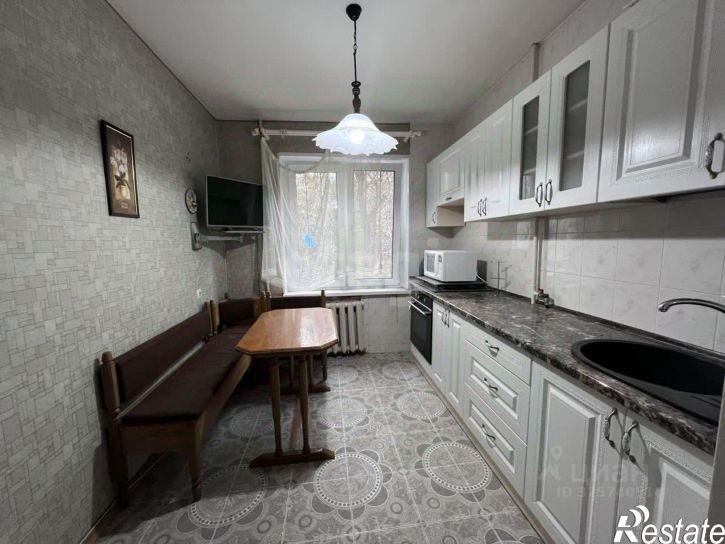 3-комн квартира улица 60 лет Октября, 17,  д. 17