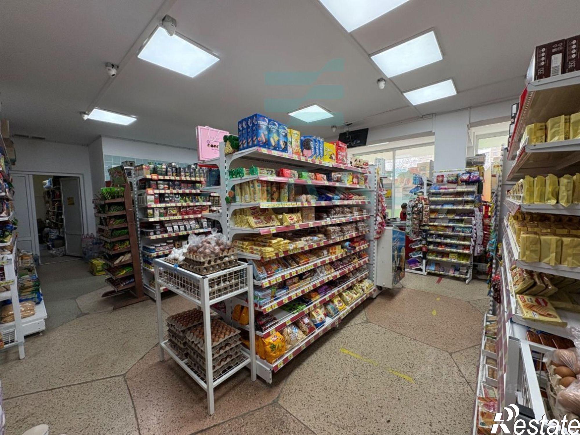 Купить торговое помещение за 39 000 200 рублей на Космическая улица, 14/10