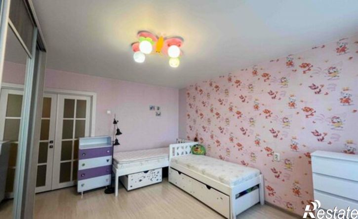 3-комн квартира улица Молодых Подпольщиков, 85,  д. 85