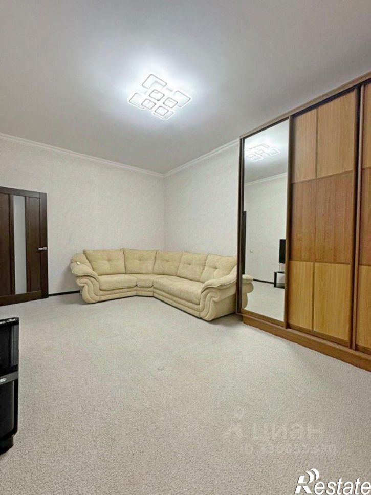3-комн квартира улица Крылова, 60,  д. 60
