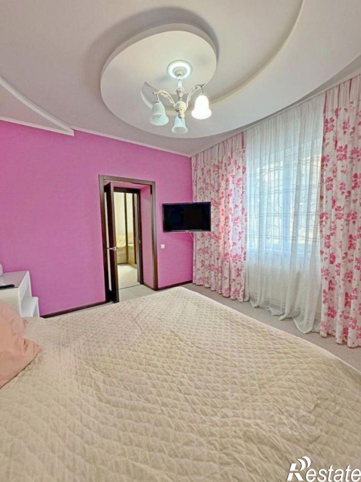 3-комн квартира улица Крылова, 60,  д. 60