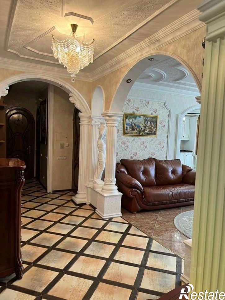 4-комн квартира ул Гурзуфская, 8,  д. 8
