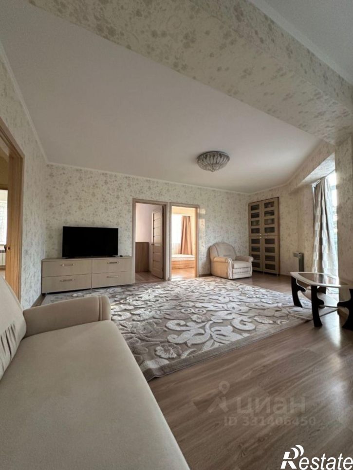 3-комн квартира ул Караманова, 3,  д. 3