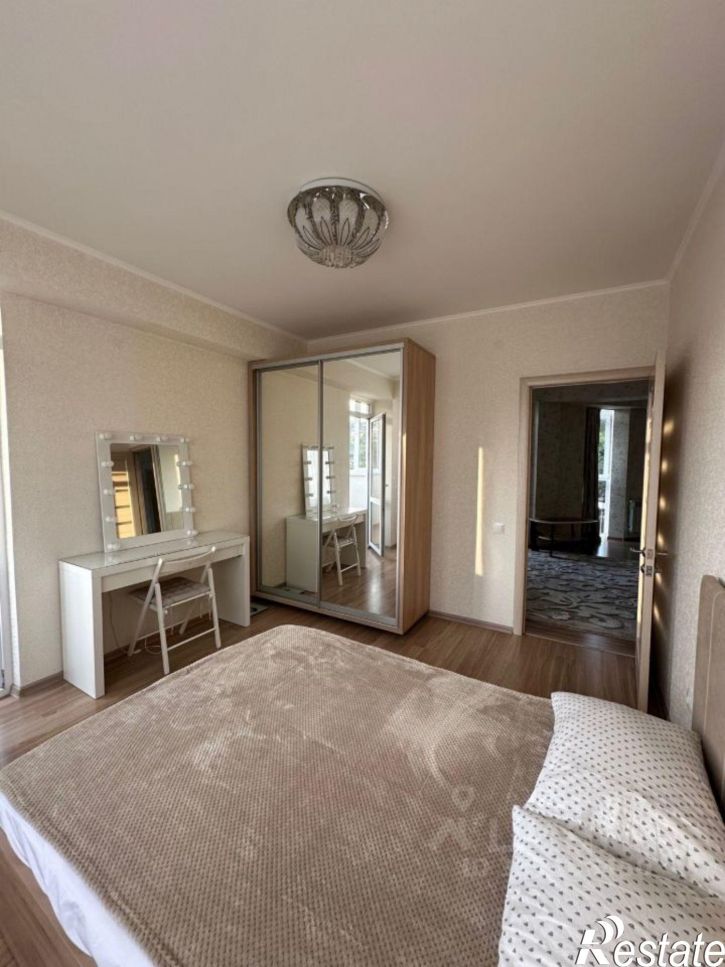 3-комн квартира ул Караманова, 3,  д. 3