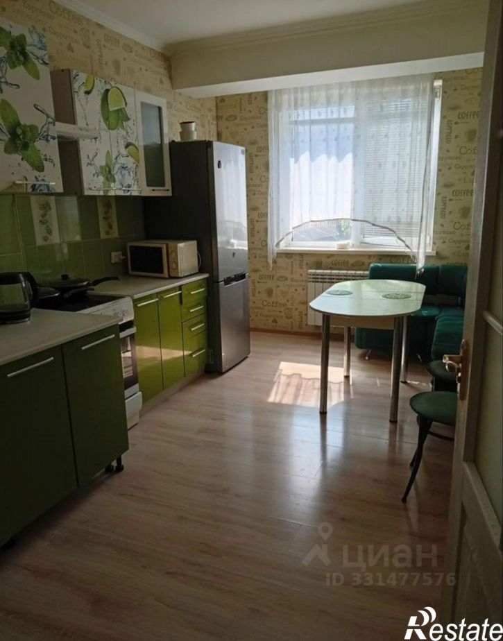 3-комн квартира улица Караманова, 3,  д. 3