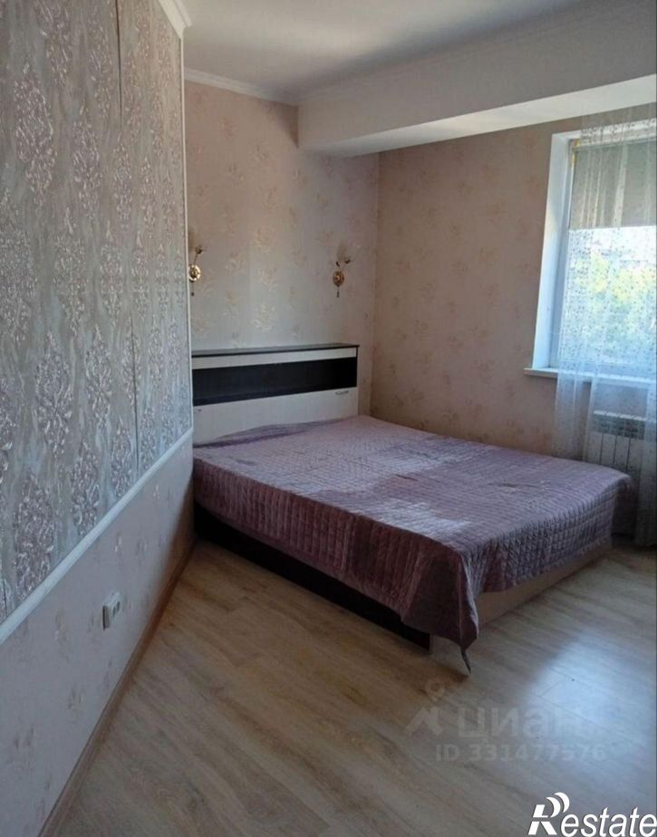 3-комн квартира улица Караманова, 3,  д. 3