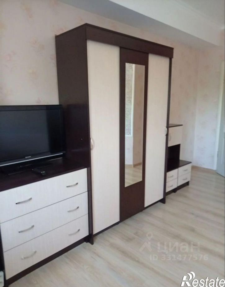 3-комн квартира улица Караманова, 3,  д. 3