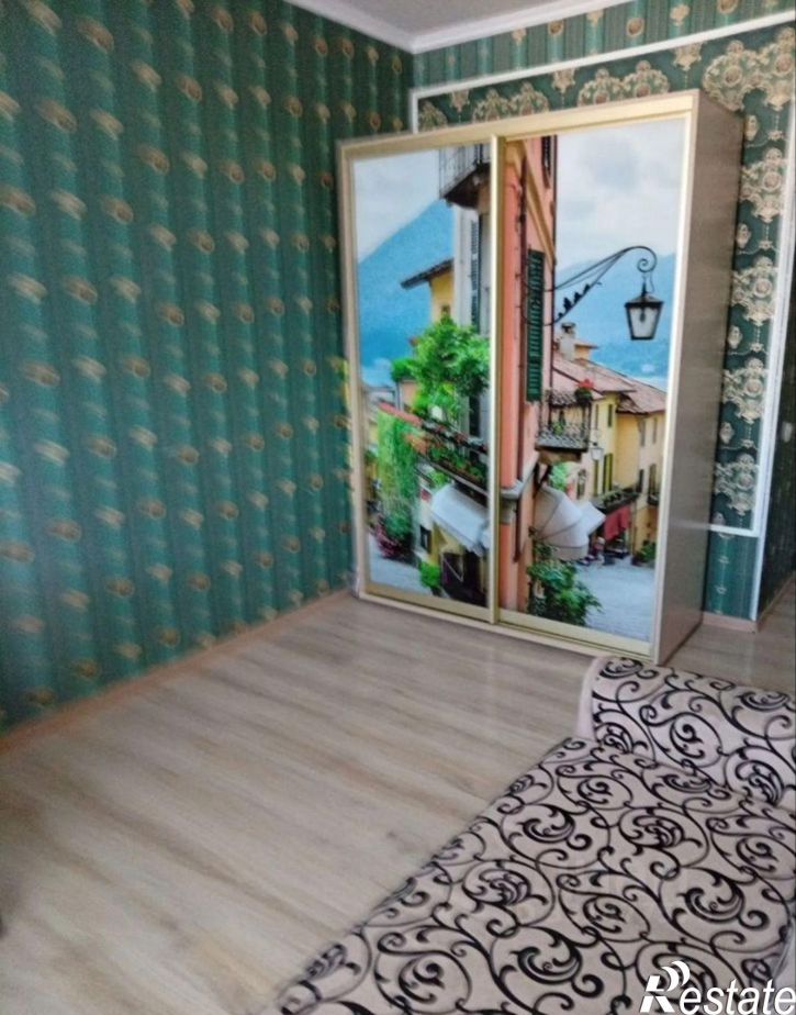 3-комн квартира улица Караманова, 3,  д. 3
