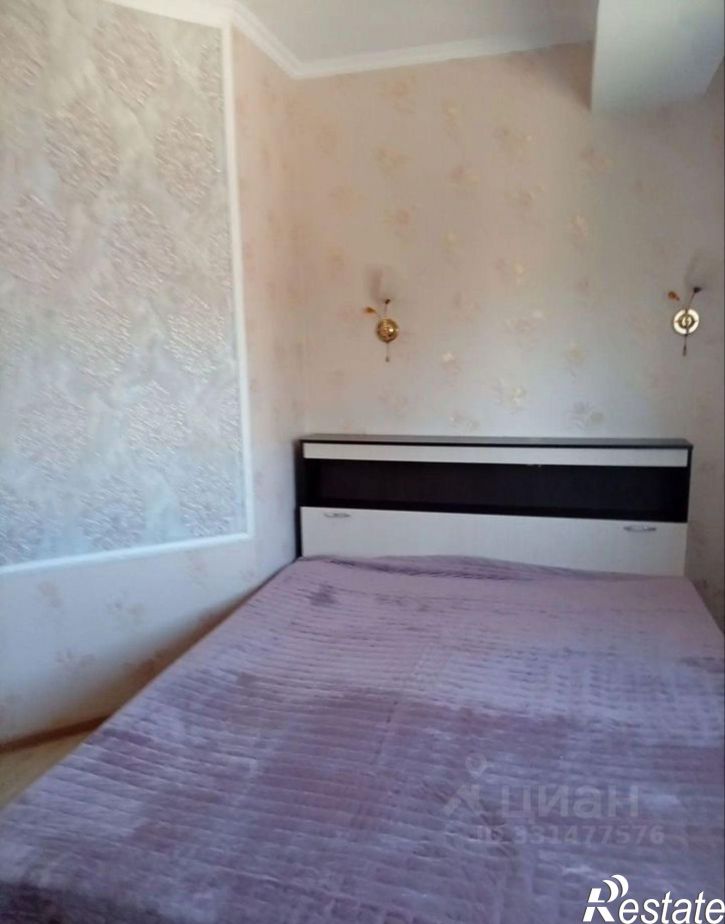 3-комн квартира улица Караманова, 3,  д. 3