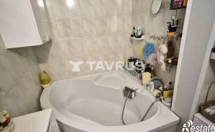 3-комн квартира ул Льдозаводская, 8,  д. 8