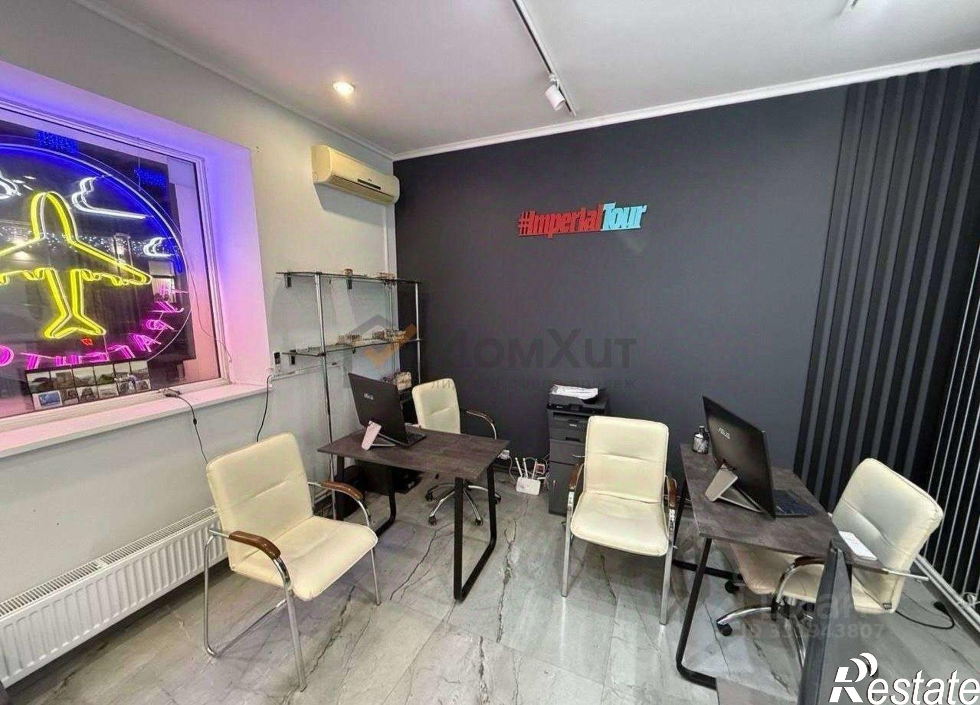 Купить офис, помещение под офис за 12 400 000 рублей на ул Калинина, 3