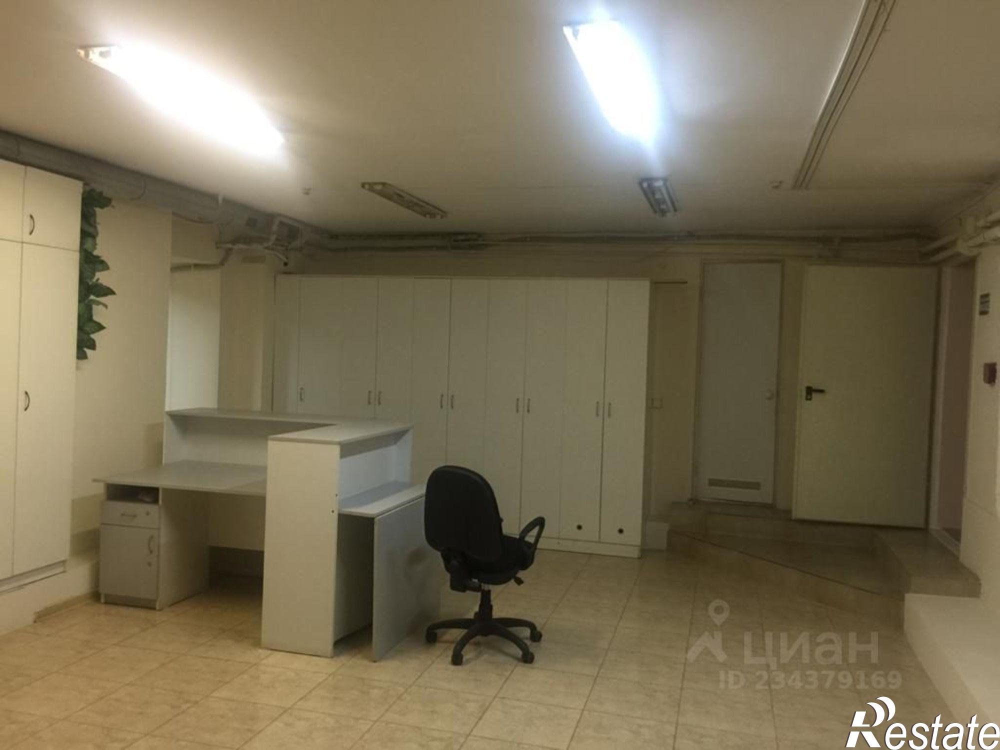 Купить торговое помещение за 95 000 400 рублей на пр-кт Кирова, 14