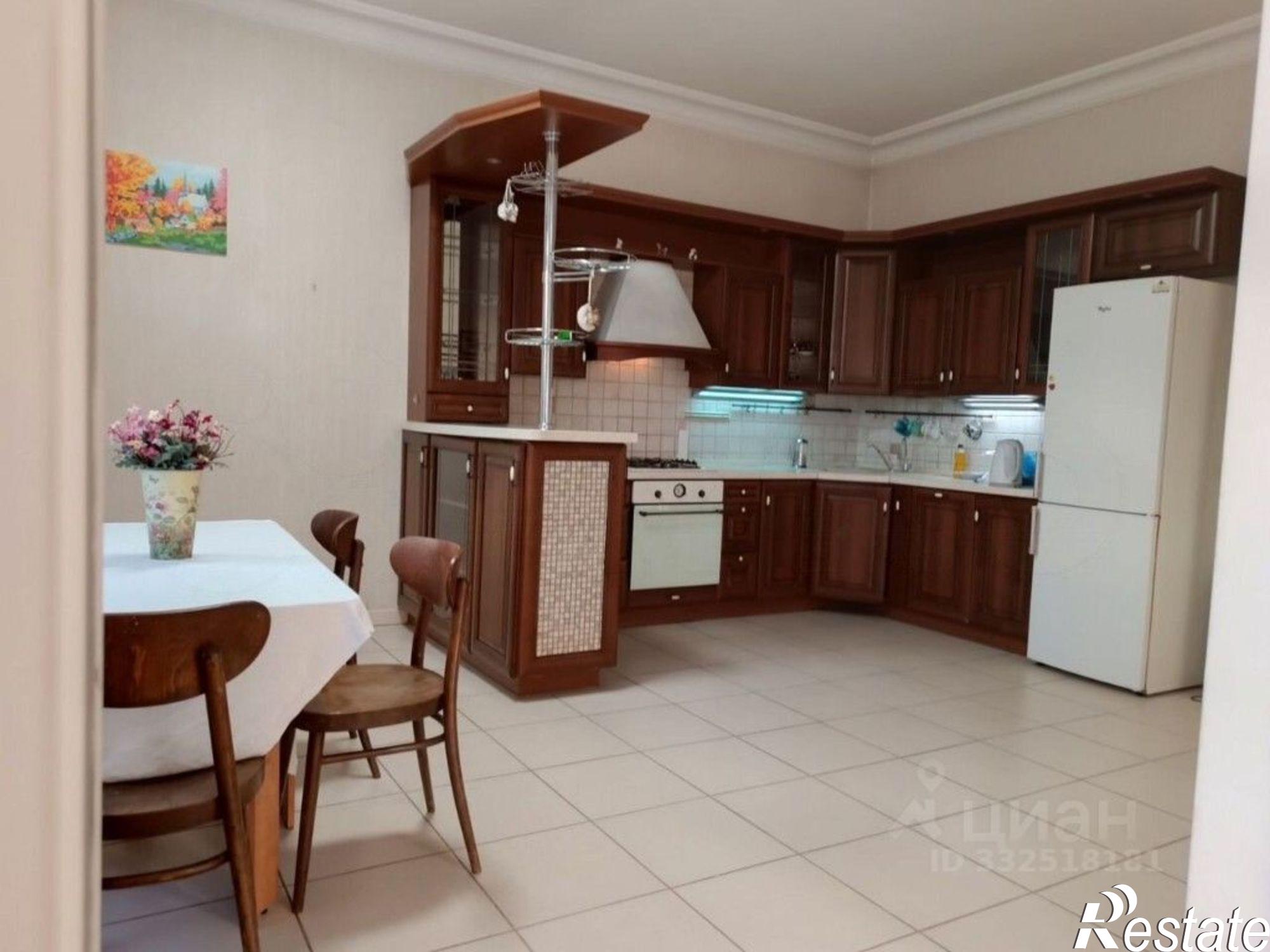 Сдать дачу, дом, коттедж за 180 000 рублей на ул Стахановцев, 29