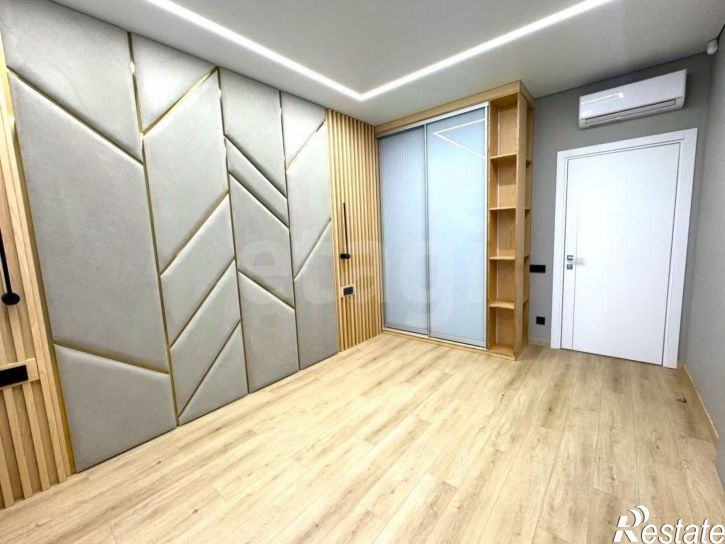 3-комн квартира пр-кт Александра Суворова, 97,  д. 97