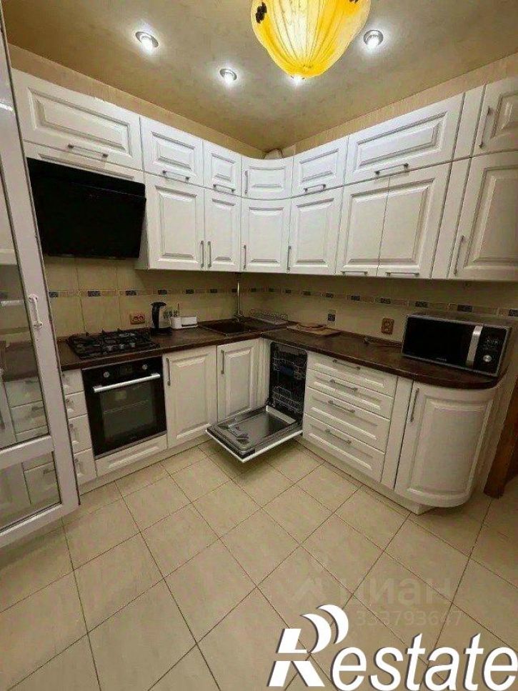 3-комн квартира улица Зои Рухадзе, 16,  д. 16